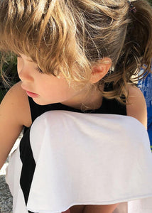 Long white Peruvian cotton dress with a big black thunderbolt on the front. To use without stopping,  light, soft and easy. We avoided side seams for more comfort and a beautiful feeling.  It also adapts very well to size changes due to it´s shape and design... it lasts forever. 2 to 9 years of age.