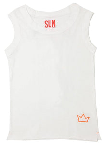 This super soft tank top in Peruvian white cotton is so light and fresh, just perfect for the beach. Unisex, with wide neck and armholes and a bright neon orange crown embroidery on the front. But the fun starts on the back, where our huge EXPLORE! print sets, so cool, inspired in street art and in the punk rebellion.