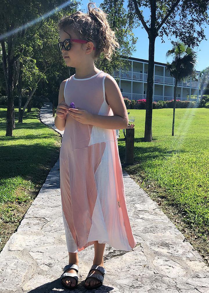 Super soft maxi dress for girls 2 to 10 years of age, divided in two big thunderbolts, white + light salmon. Reversible back and front, perfect for those seeking independence. 100% premium modal.